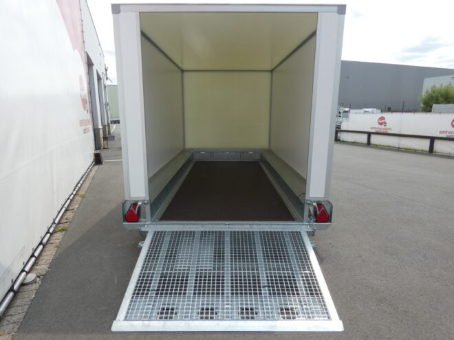 Gesloten machinetransporter